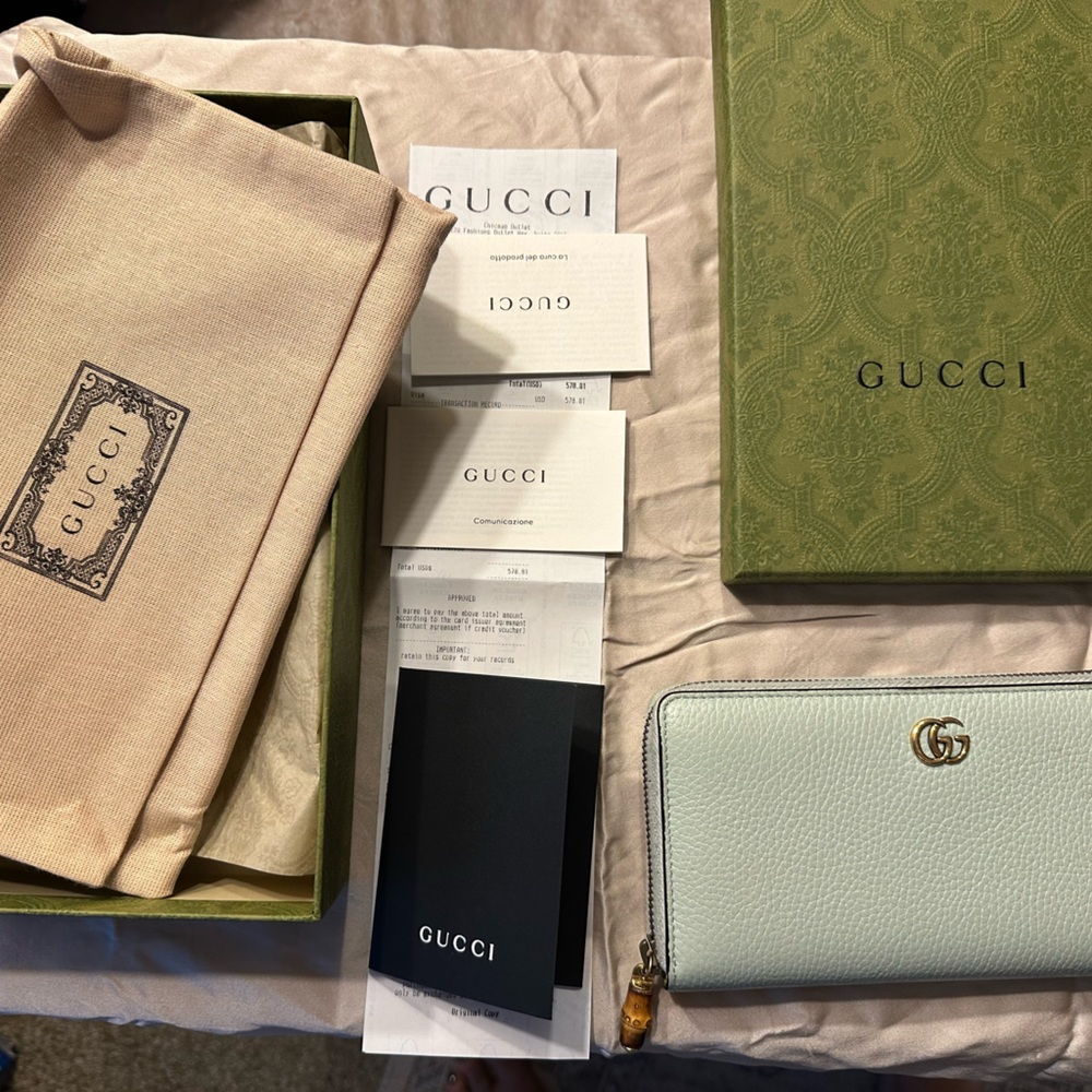 Gucci Mint Green Leather Zip Wallet with Signature Interlocking GG Monogram